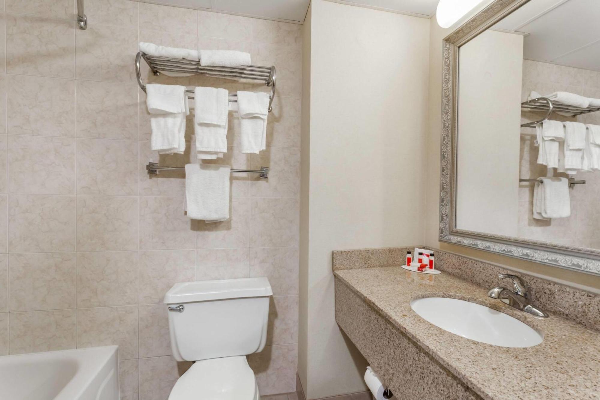 Ramada By Wyndham Newburgh/West Point Hotell Eksteriør bilde