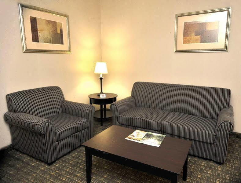 Ramada By Wyndham Newburgh/West Point Hotell Eksteriør bilde